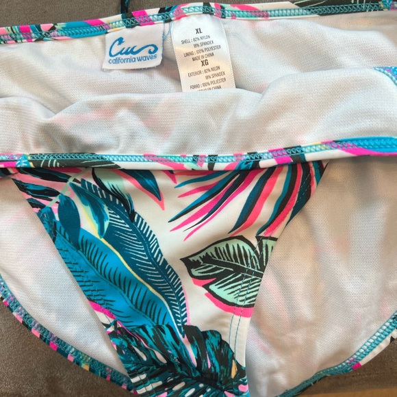 California Waves 2 piece bathing suit D/DD top,cups,underwire XL bottom colorful - Picture 13 of 13